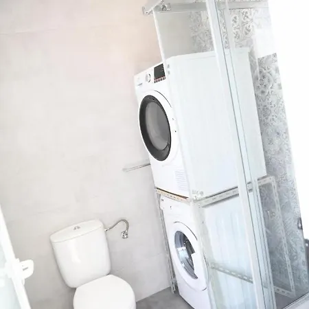 Comfortable Cosy Studio In With Rooftop Jacuzzi Vendégház
