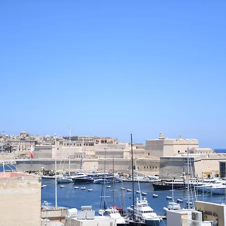 بيت ضيافة Comfortable Cosy Studio In With Rooftop Jacuzzi *