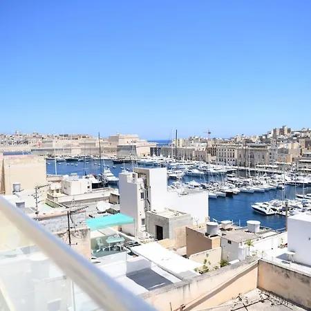 Comfortable Cosy Studio In With Rooftop Jacuzzi بيت ضيافة *